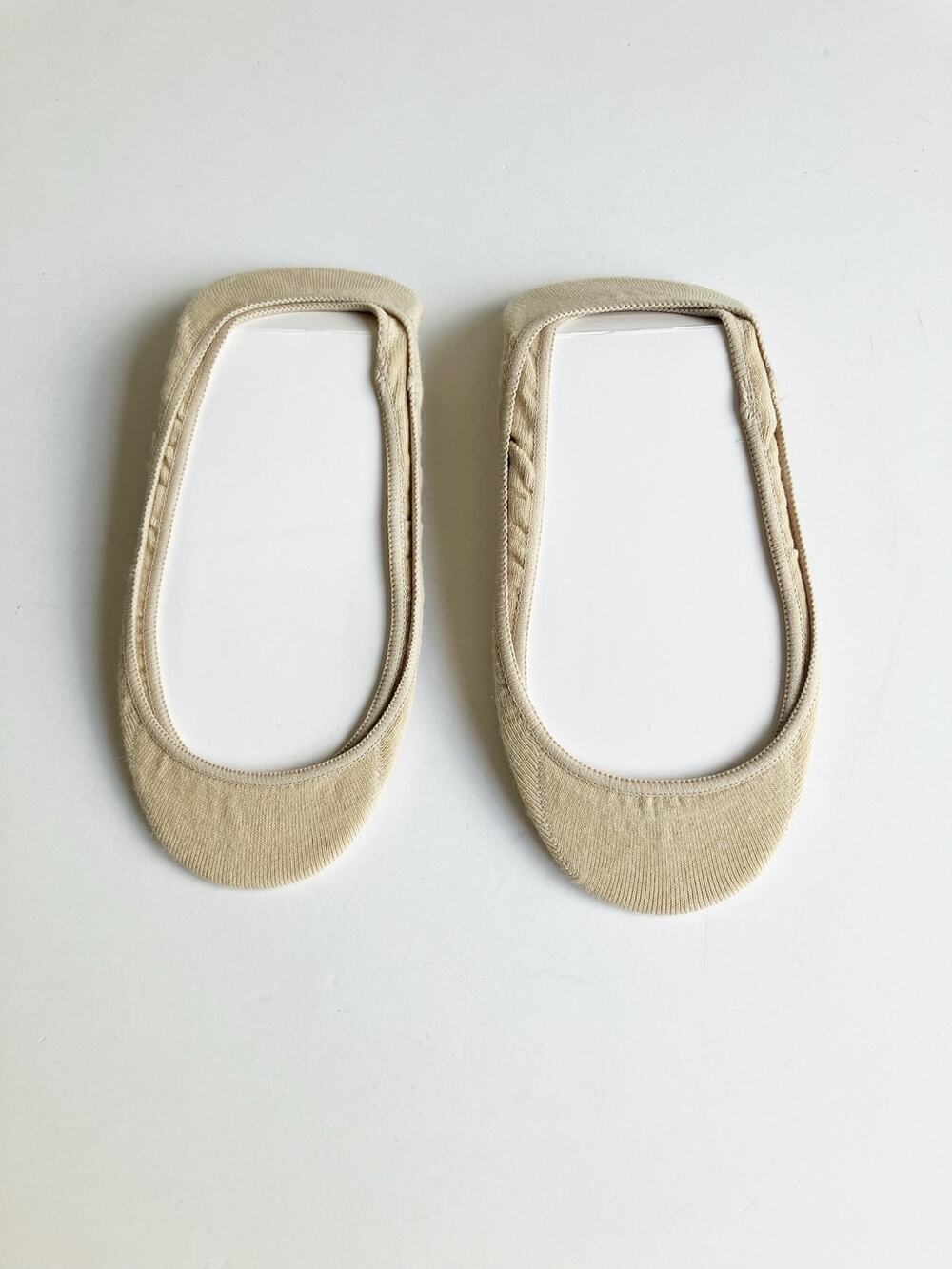 Hue No Show Socks 2 Pairs Beige Low Cut Grippy Back Slip Ons Flats New